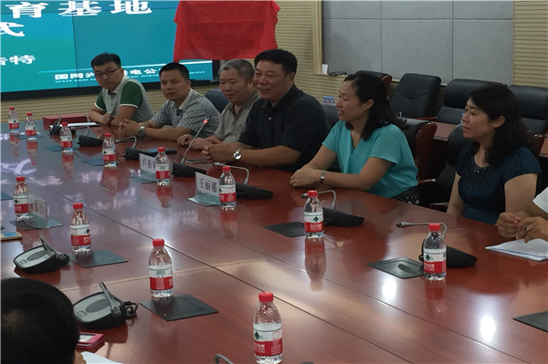 经理讲话.jpg 经理讲话.jpg